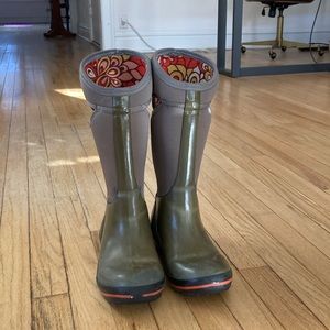 Bogs Tall Snow Boots Women’s 7 Dark Green and Gray